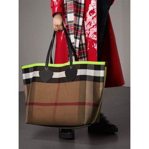 burberry giant reversible tote